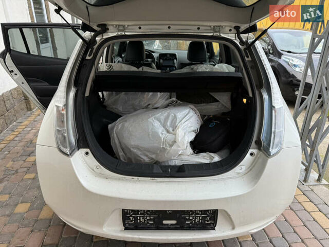 Белый Ниссан Лиф, объемом двигателя 0 л и пробегом 103 тыс. км за 7590 $, фото 14 на Automoto.ua