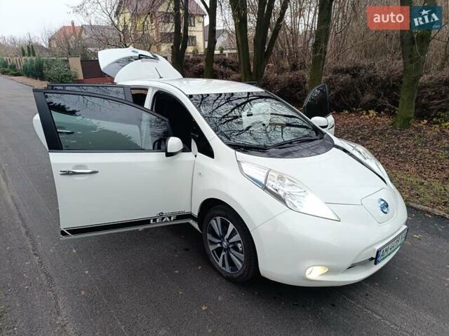 Белый Ниссан Лиф, объемом двигателя 0 л и пробегом 67 тыс. км за 7500 $, фото 15 на Automoto.ua