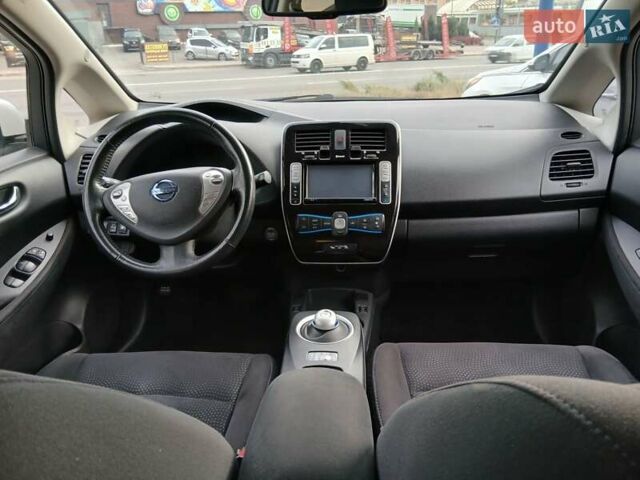 Белый Ниссан Лиф, объемом двигателя 0 л и пробегом 59 тыс. км за 5400 $, фото 9 на Automoto.ua
