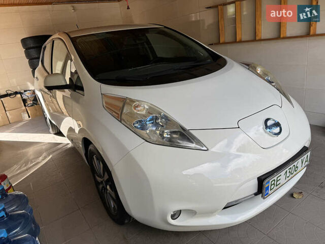 Білий Ніссан Ліф, об'ємом двигуна 0 л та пробігом 93 тис. км за 7900 $, фото 43 на Automoto.ua