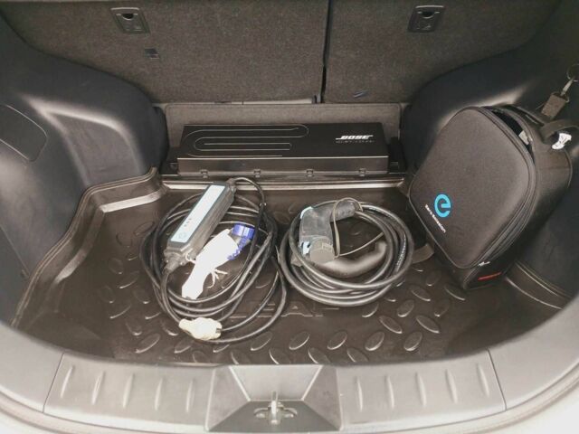 Білий Ніссан Ліф, об'ємом двигуна 0 л та пробігом 84 тис. км за 5400 $, фото 11 на Automoto.ua