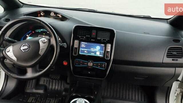 Білий Ніссан Ліф, об'ємом двигуна 0 л та пробігом 123 тис. км за 7877 $, фото 39 на Automoto.ua