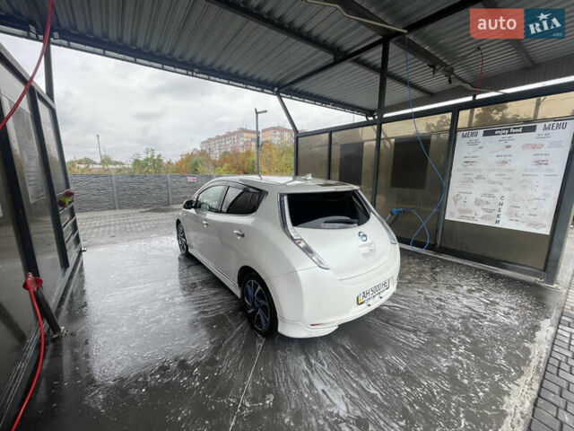 Белый Ниссан Лиф, объемом двигателя 0 л и пробегом 111 тыс. км за 7500 $, фото 15 на Automoto.ua