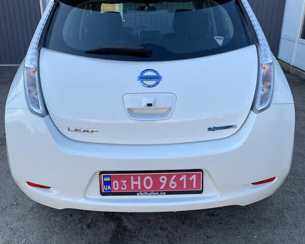 Білий Ніссан Ліф, об'ємом двигуна 0 л та пробігом 122 тис. км за 6500 $, фото 6 на Automoto.ua