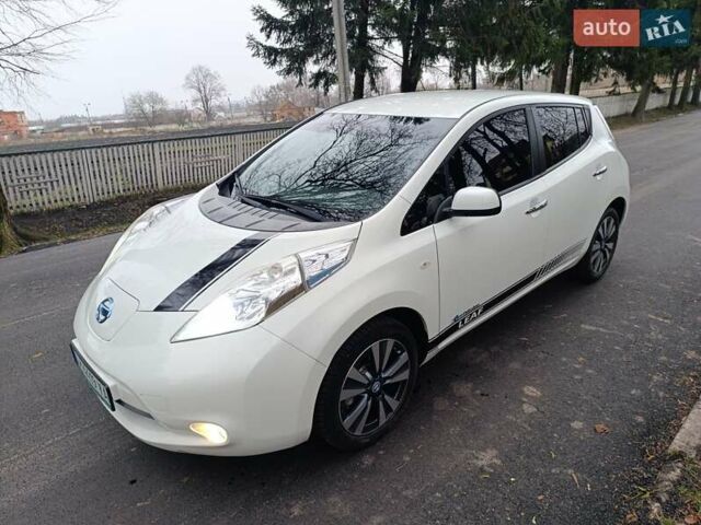 Белый Ниссан Лиф, объемом двигателя 0 л и пробегом 67 тыс. км за 7500 $, фото 32 на Automoto.ua