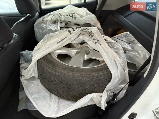 Белый Ниссан Лиф, объемом двигателя 0 л и пробегом 103 тыс. км за 7590 $, фото 15 на Automoto.ua