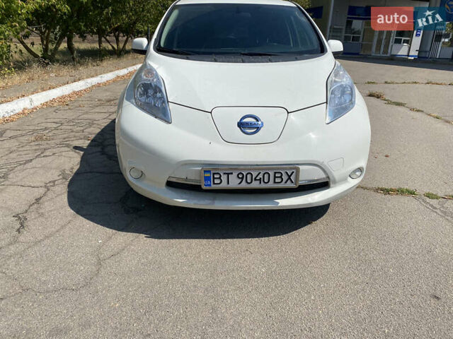 Белый Ниссан Лиф, объемом двигателя 0 л и пробегом 89 тыс. км за 9000 $, фото 18 на Automoto.ua