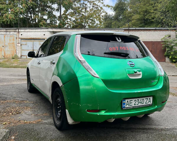 Белый Ниссан Лиф, объемом двигателя 0 л и пробегом 264 тыс. км за 4500 $, фото 2 на Automoto.ua