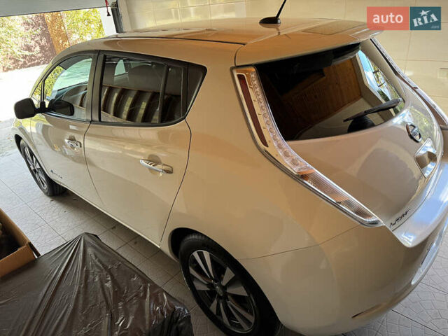 Білий Ніссан Ліф, об'ємом двигуна 0 л та пробігом 93 тис. км за 7900 $, фото 38 на Automoto.ua