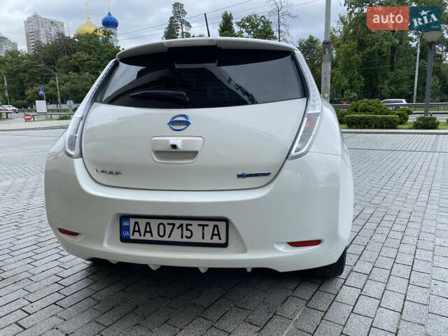 Белый Ниссан Лиф, объемом двигателя 0 л и пробегом 139 тыс. км за 7500 $, фото 4 на Automoto.ua