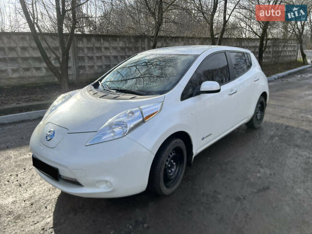 Білий Ніссан Ліф, об'ємом двигуна 0 л та пробігом 95 тис. км за 5999 $, фото 14 на Automoto.ua