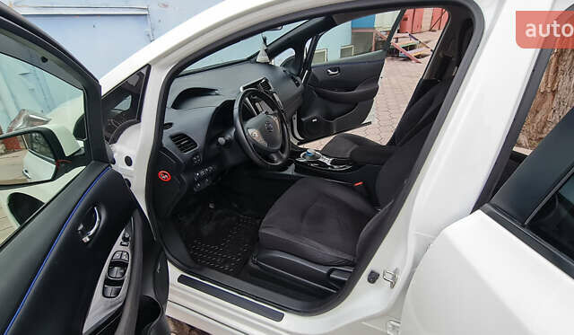 Белый Ниссан Лиф, объемом двигателя 0 л и пробегом 111 тыс. км за 7500 $, фото 4 на Automoto.ua