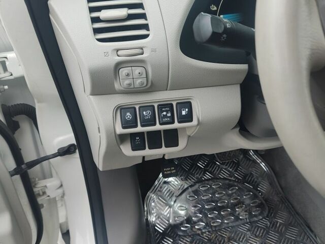 Білий Ніссан Ліф, об'ємом двигуна 0 л та пробігом 102 тис. км за 6200 $, фото 15 на Automoto.ua