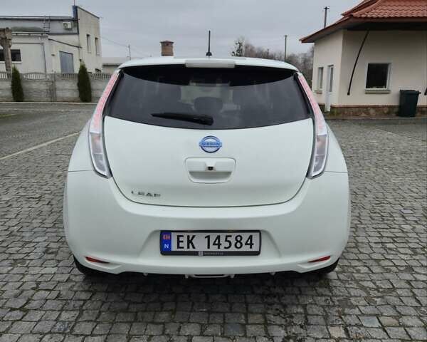 Белый Ниссан Лиф, объемом двигателя 0 л и пробегом 73 тыс. км за 5900 $, фото 13 на Automoto.ua