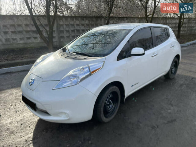 Білий Ніссан Ліф, об'ємом двигуна 0 л та пробігом 95 тис. км за 5999 $, фото 1 на Automoto.ua