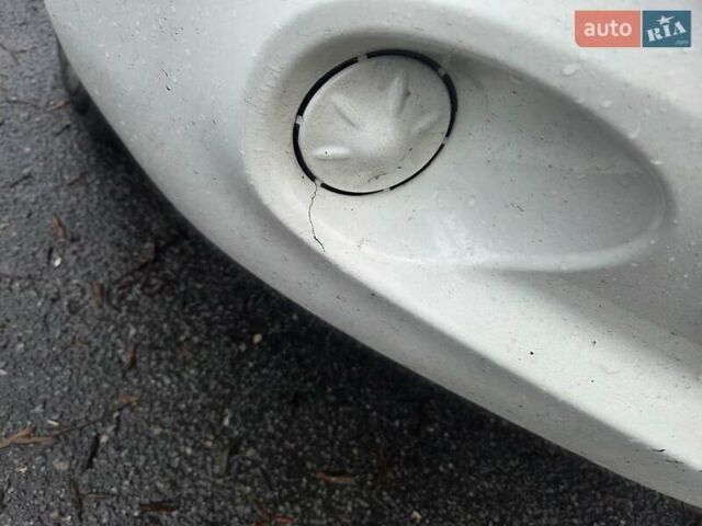 Белый Ниссан Лиф, объемом двигателя 0 л и пробегом 136 тыс. км за 7000 $, фото 5 на Automoto.ua