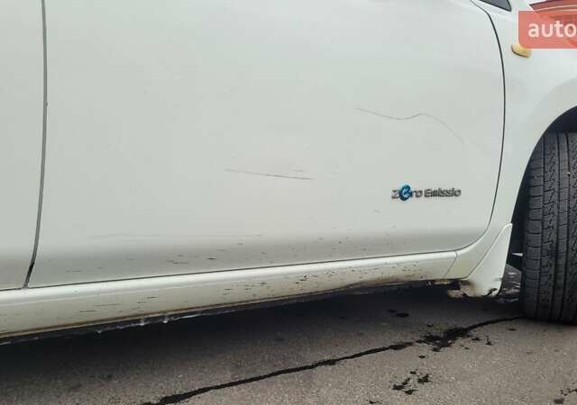 Белый Ниссан Лиф, объемом двигателя 0 л и пробегом 151 тыс. км за 8150 $, фото 2 на Automoto.ua