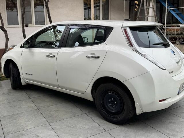 Белый Ниссан Лиф, объемом двигателя 0 л и пробегом 178 тыс. км за 6000 $, фото 1 на Automoto.ua