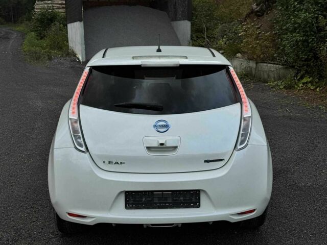 Білий Ніссан Ліф, об'ємом двигуна 0 л та пробігом 112 тис. км за 5100 $, фото 5 на Automoto.ua