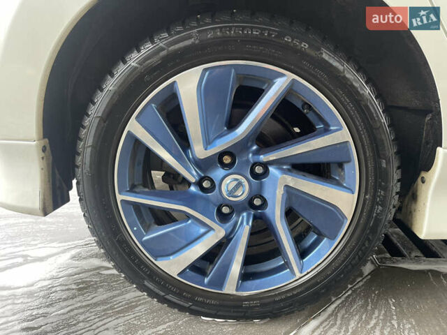 Белый Ниссан Лиф, объемом двигателя 0 л и пробегом 111 тыс. км за 7500 $, фото 18 на Automoto.ua