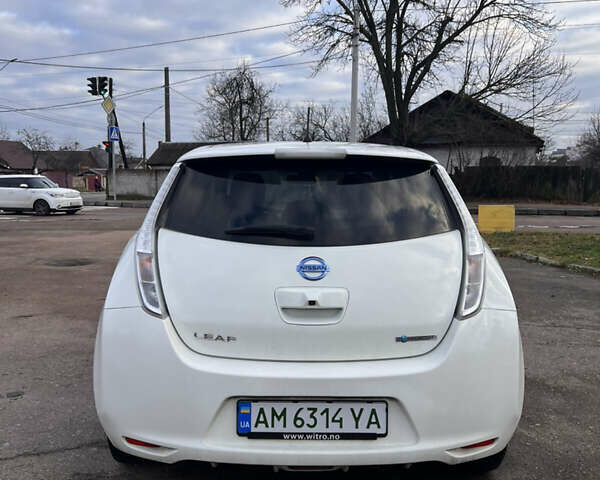 Белый Ниссан Лиф, объемом двигателя 0 л и пробегом 96 тыс. км за 8200 $, фото 3 на Automoto.ua