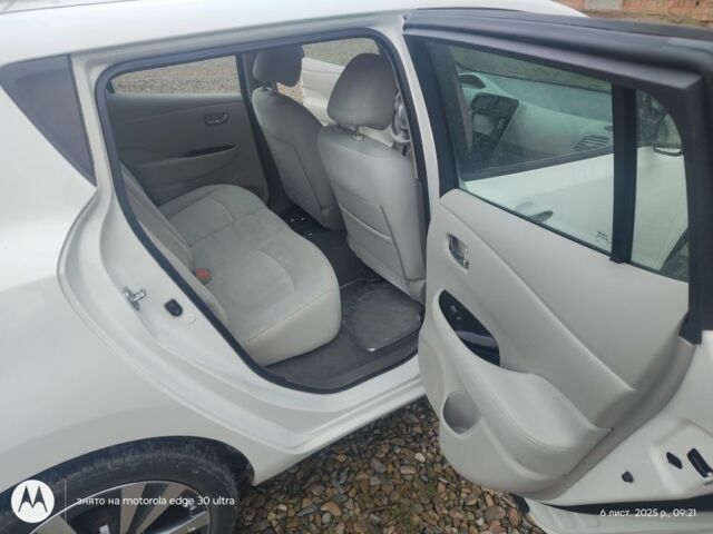Білий Ніссан Ліф, об'ємом двигуна 0 л та пробігом 102 тис. км за 6200 $, фото 13 на Automoto.ua