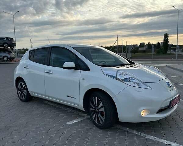 Білий Ніссан Ліф, об'ємом двигуна 0 л та пробігом 156 тис. км за 6899 $, фото 13 на Automoto.ua