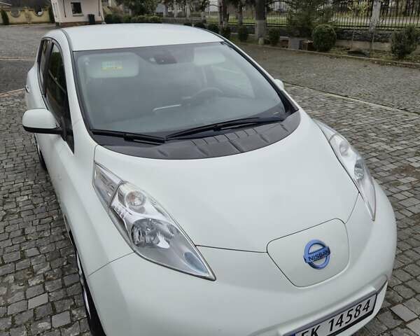 Белый Ниссан Лиф, объемом двигателя 0 л и пробегом 73 тыс. км за 5900 $, фото 33 на Automoto.ua