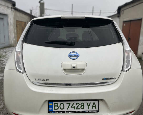 Білий Ніссан Ліф, об'ємом двигуна 0 л та пробігом 112 тис. км за 7550 $, фото 2 на Automoto.ua
