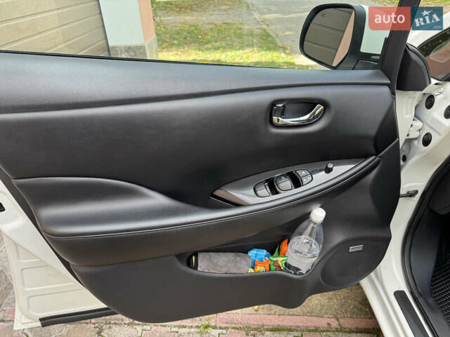 Білий Ніссан Ліф, об'ємом двигуна 0 л та пробігом 93 тис. км за 7900 $, фото 7 на Automoto.ua