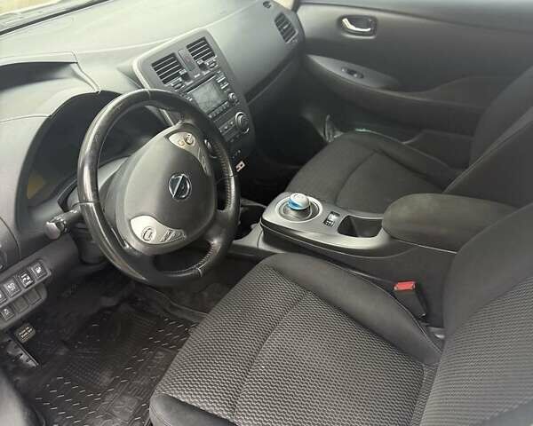 Білий Ніссан Ліф, об'ємом двигуна 0 л та пробігом 166 тис. км за 6500 $, фото 6 на Automoto.ua