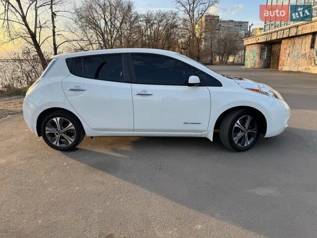 Белый Ниссан Лиф, объемом двигателя 0 л и пробегом 142 тыс. км за 8100 $, фото 12 на Automoto.ua