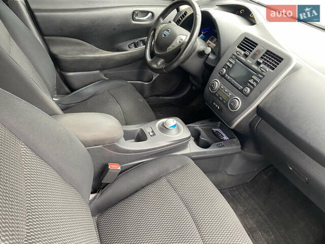 Белый Ниссан Лиф, объемом двигателя 0 л и пробегом 139 тыс. км за 7500 $, фото 10 на Automoto.ua