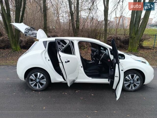 Белый Ниссан Лиф, объемом двигателя 0 л и пробегом 67 тыс. км за 7500 $, фото 16 на Automoto.ua