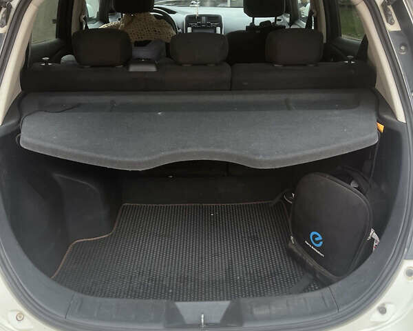 Белый Ниссан Лиф, объемом двигателя 0 л и пробегом 105 тыс. км за 6950 $, фото 11 на Automoto.ua