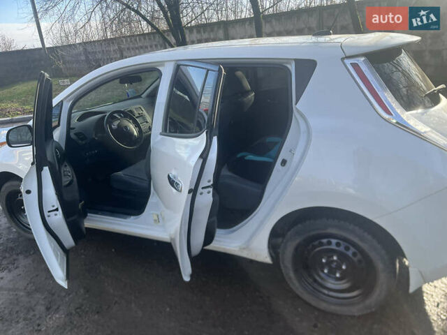 Білий Ніссан Ліф, об'ємом двигуна 0 л та пробігом 95 тис. км за 5999 $, фото 9 на Automoto.ua