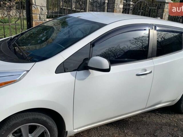 Белый Ниссан Лиф, объемом двигателя 0 л и пробегом 125 тыс. км за 6200 $, фото 1 на Automoto.ua