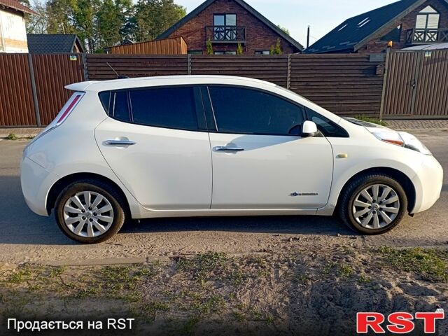 Білий Ніссан Ліф, об'ємом двигуна 0 л та пробігом 220 тис. км за 7000 $, фото 5 на Automoto.ua