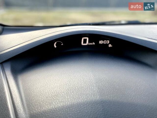 Белый Ниссан Лиф, объемом двигателя 0 л и пробегом 165 тыс. км за 6499 $, фото 20 на Automoto.ua