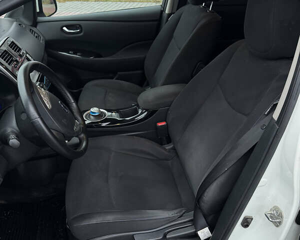 Белый Ниссан Лиф, объемом двигателя 0 л и пробегом 121 тыс. км за 6900 $, фото 9 на Automoto.ua