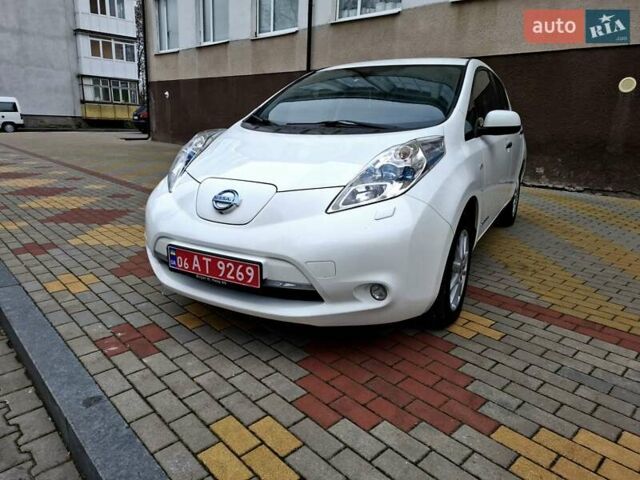 Белый Ниссан Лиф, объемом двигателя 0 л и пробегом 119 тыс. км за 6500 $, фото 5 на Automoto.ua