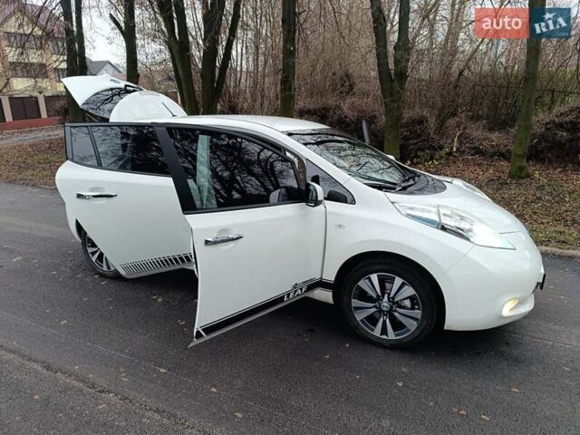 Белый Ниссан Лиф, объемом двигателя 0 л и пробегом 67 тыс. км за 7500 $, фото 14 на Automoto.ua