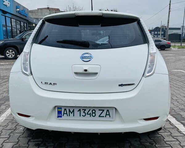 Белый Ниссан Лиф, объемом двигателя 0 л и пробегом 126 тыс. км за 6500 $, фото 3 на Automoto.ua