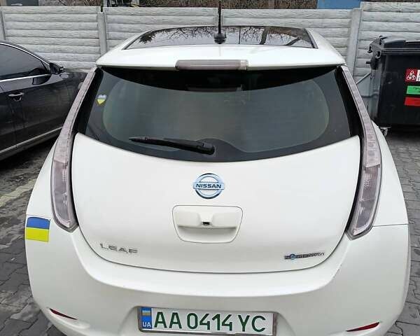 Белый Ниссан Лиф, объемом двигателя 0 л и пробегом 155 тыс. км за 6700 $, фото 5 на Automoto.ua