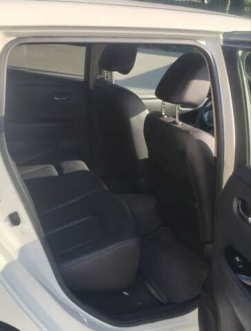 Белый Ниссан Лиф, объемом двигателя 0 л и пробегом 126 тыс. км за 10000 $, фото 9 на Automoto.ua