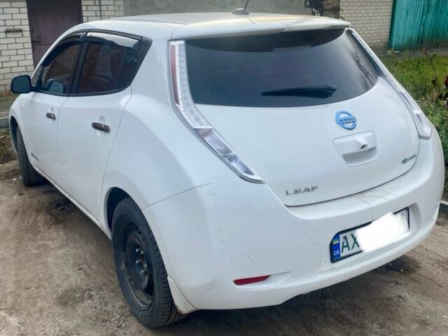 Белый Ниссан Лиф, объемом двигателя 0 л и пробегом 258 тыс. км за 5500 $, фото 1 на Automoto.ua