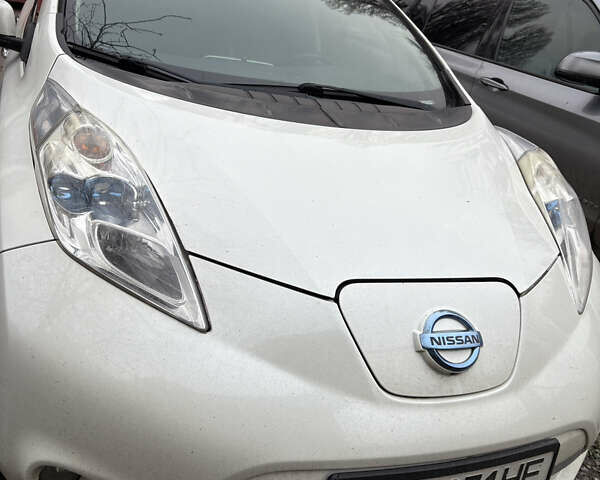 Белый Ниссан Лиф, объемом двигателя 0 л и пробегом 220 тыс. км за 5200 $, фото 5 на Automoto.ua