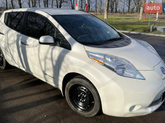 Білий Ніссан Ліф, об'ємом двигуна 0 л та пробігом 95 тис. км за 5999 $, фото 8 на Automoto.ua