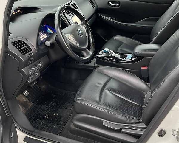 Белый Ниссан Лиф, объемом двигателя 0 л и пробегом 91 тыс. км за 8700 $, фото 14 на Automoto.ua