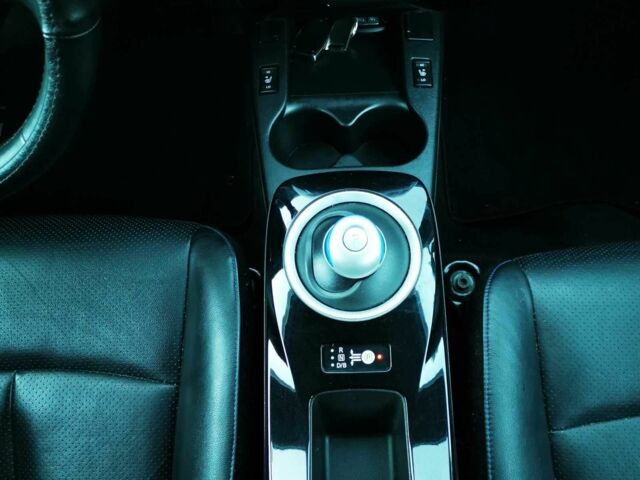 Белый Ниссан Лиф, объемом двигателя 0 л и пробегом 50 тыс. км за 4700 $, фото 19 на Automoto.ua